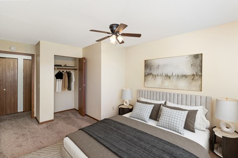 a bedroom wit. Hutchinson, MN Twin Oaks