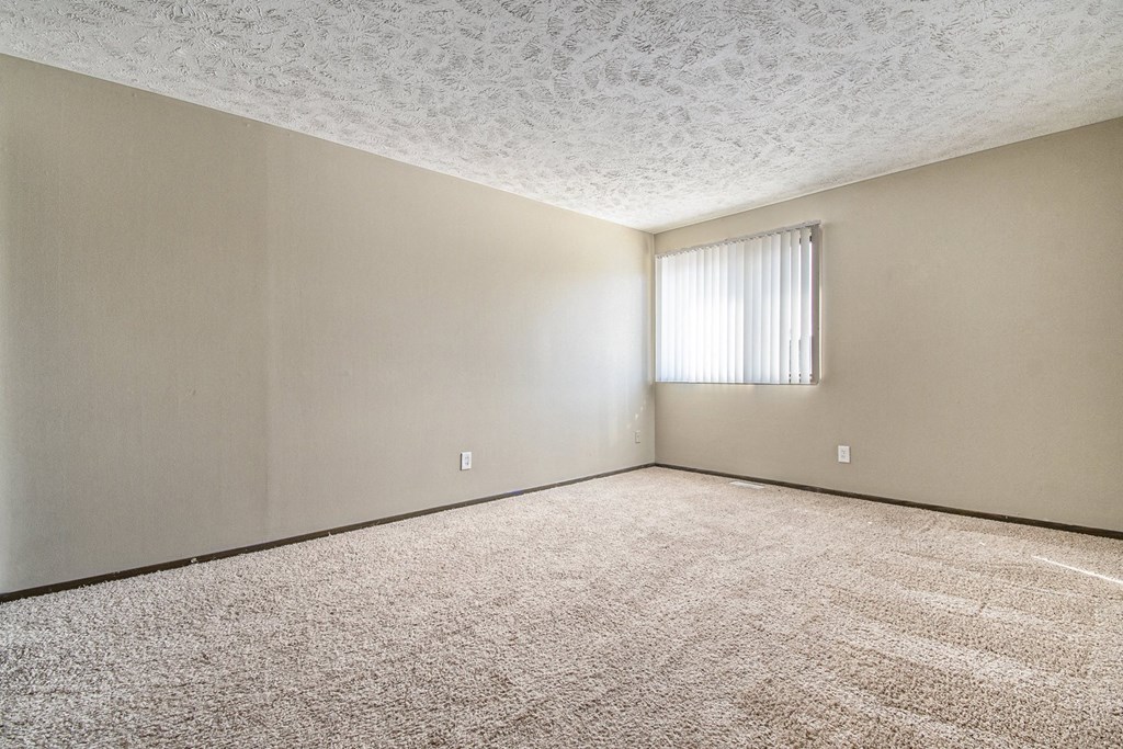 Omaha, NE Stony Brook Townhomes. A bedroom with a window