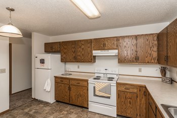 Harrison and Richfield Apartments | Kitchen Harrison and Richfield Apartments | Kitchen - Photo Gallery 2