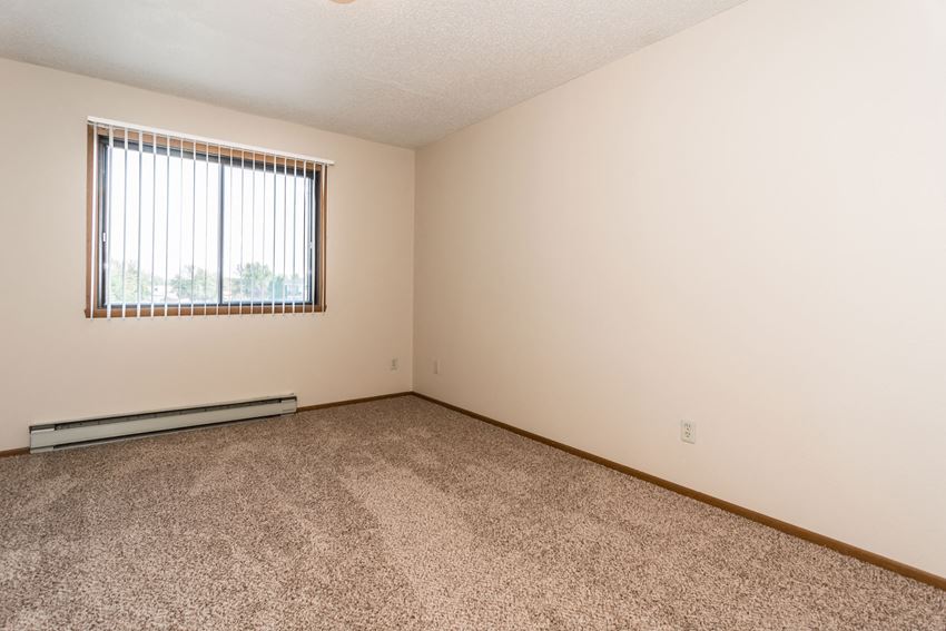 Harrison And Richfield Apartments, 1875 28th Ave S, Grand Forks, ND