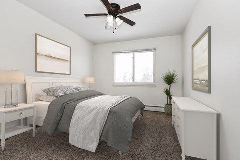 West St. Paul, MN Covington Courts Apartments | Bedroom
