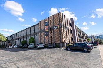 Close to Bus stop and UT/Downtown - Photo Gallery 16