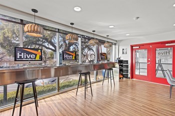 Free Mac access and printing for our residents - Photo Gallery 13