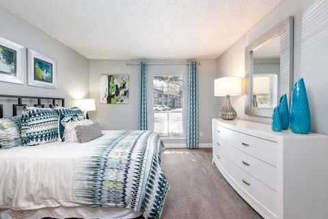 Tampa Pet Friendly Apartments at Arbour Ponds Aspen bedroom 2x2 950 sq ft