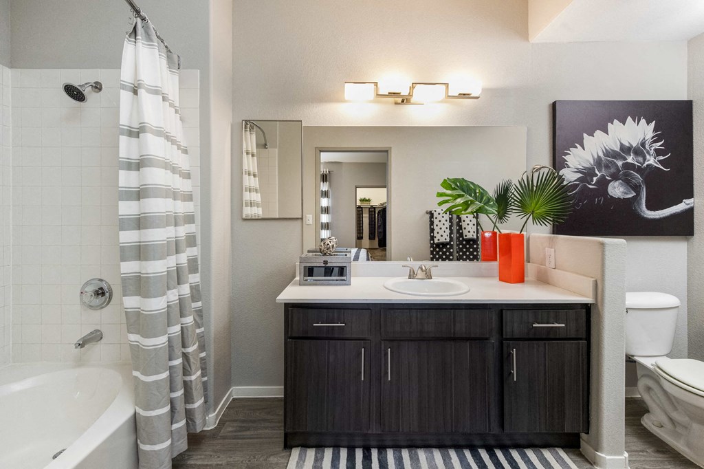 spacious bathroom the heights apartments