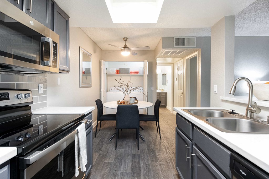 the preserve at ballantyne commons apartments kitchen and dining room