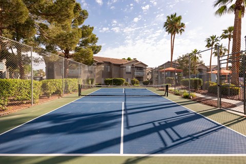tennis court at the preserve at ballantyne commons apartments fl