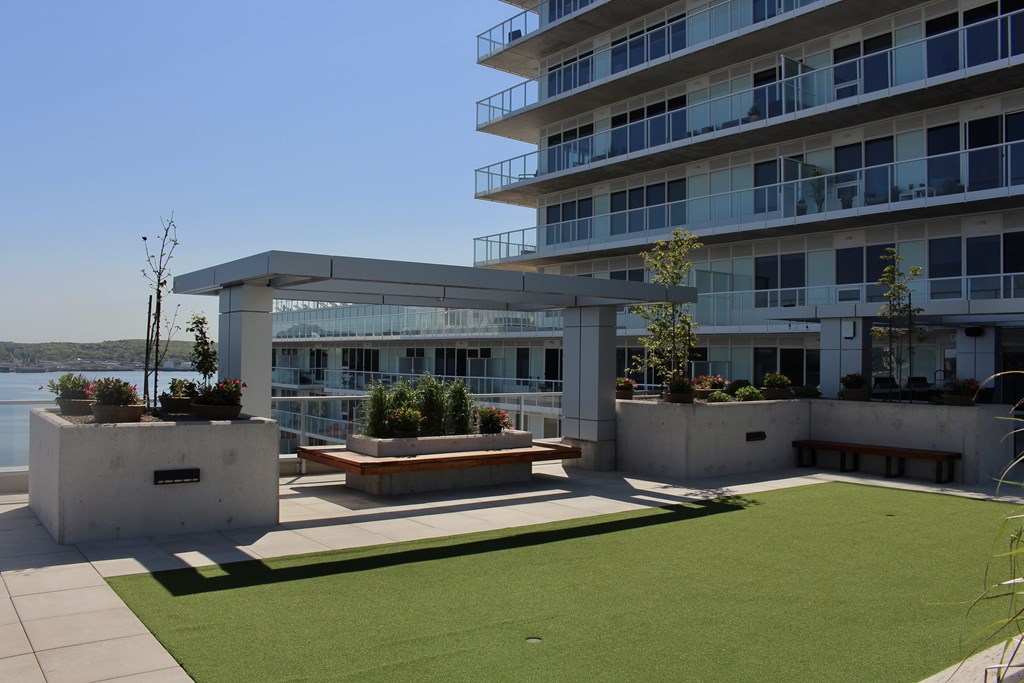 11th Floor Terrace - Putting Green