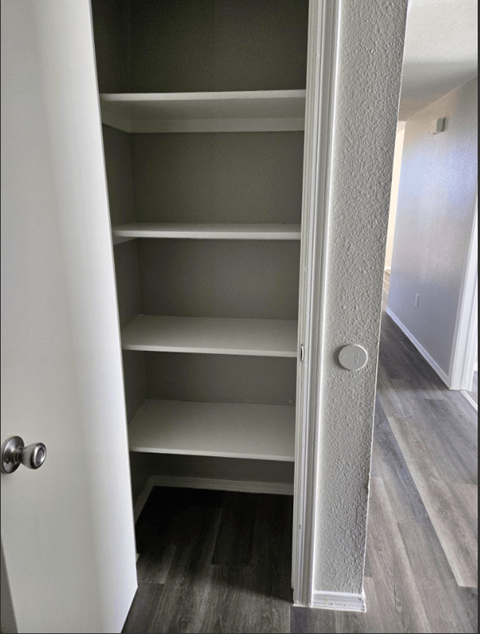 Lenon Closet