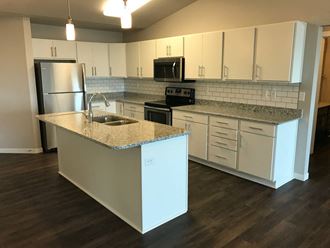 Granite Kitchen Countertops at Grayhawk Apartments, Fargo, ND