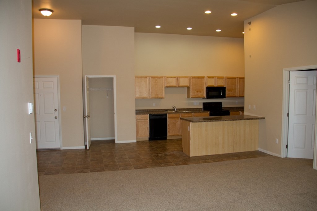 Vacant Living Room Vacant Living Room at Shadow Ridge Apartments, North Dakota, 58078