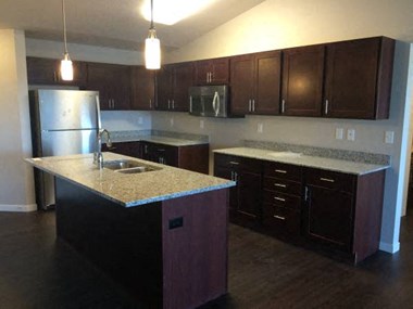 Kitchen Bar With Granite Counter Top at Shadow Bay Apartments, West Fargo, North Dakota - Photo Gallery 4