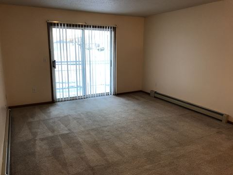 Unfurnished Living Room at Royal Oaks Apartments, Fargo