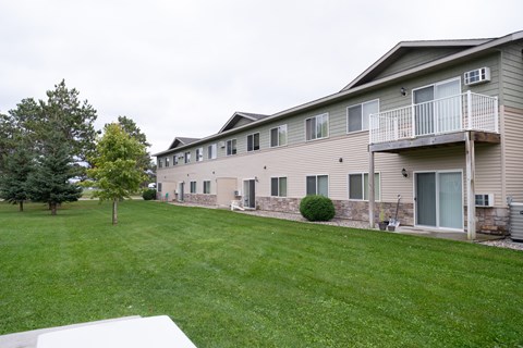Green Lawn at Timber Ridge Apartments, Minnesota, 56601