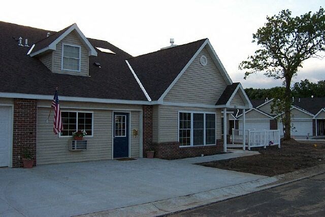 Property Exterior at Silver Oaks Townhomes, Sartell, Minnesota
