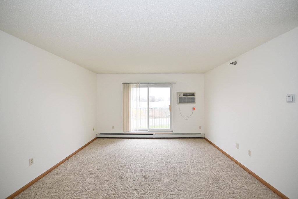 Unfurnished Bedroom at Hillcrest Apartments, St Cloud, MN
