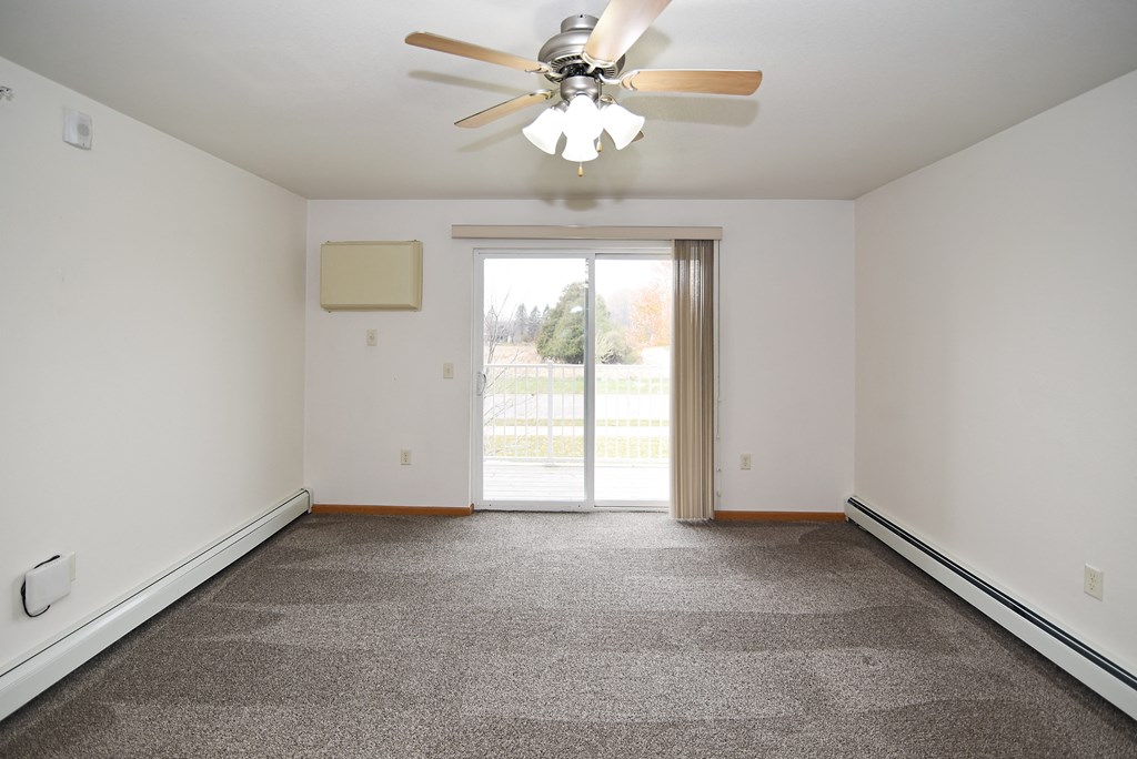 Living Room at Paraiso Estates, MN, 56379