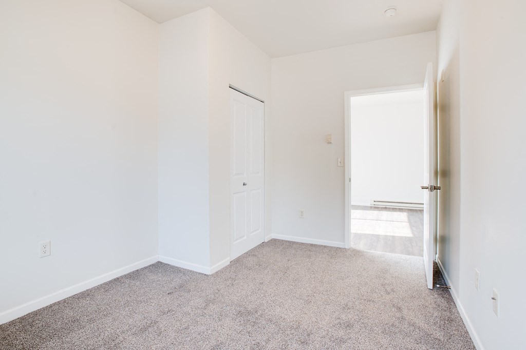 Unfurnished Bedroom at Urban Crossing Apartments, Fargo, 58103