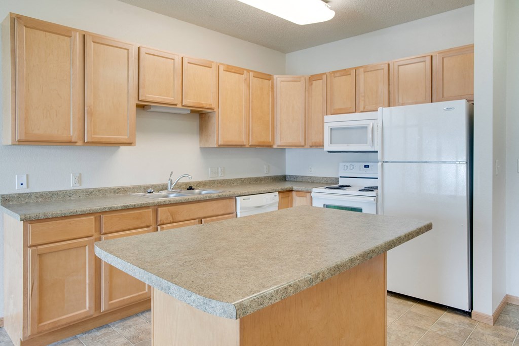 Kitchen at Lakestone Apartments, Moorhead, MN, 56560