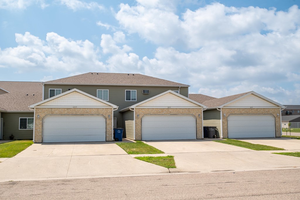 Garages Garages at Courtyard Townhomes, Moorhead, MN