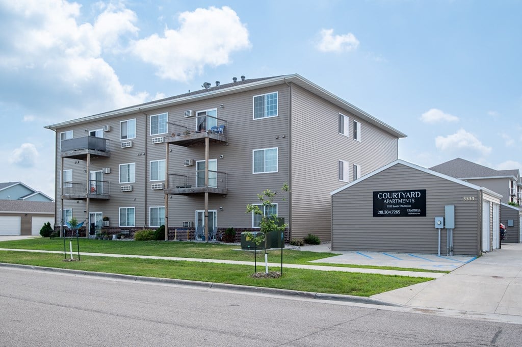 Courtyard Apartments Moorhead