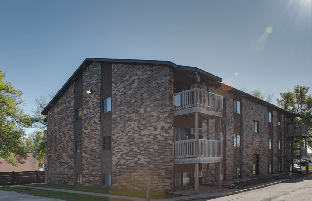 Exterior view of the building at Columbia Park Apartments, Grand Forks