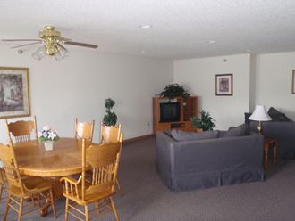 319 Laudenbach Court 1-3 Beds Apartment for Rent - Photo Gallery 4