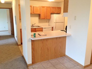Kitchen Bar at Hillcrest Apartments, St Cloud, MN - Photo Gallery 4