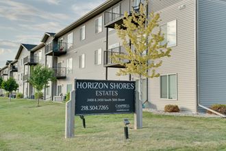 a sign that says horizon shores estates