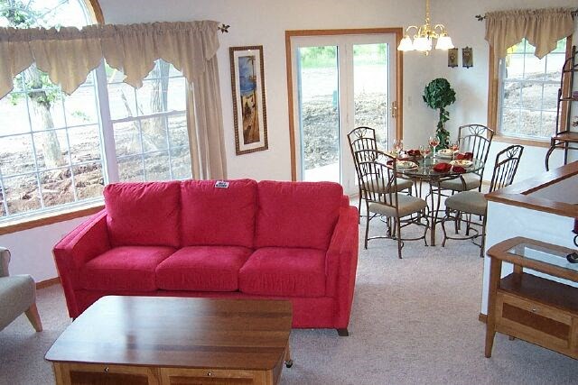 Dining Room at Silver Oaks Townhomes, Sartell, Minnesota