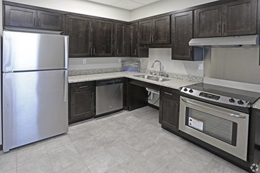 Fully Equipped Kitchen With Modern Appliances at Falcon Heights Townhomes, Rochester - Photo Gallery 5