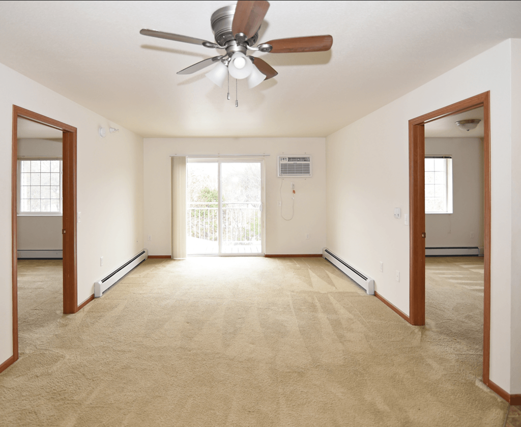 Unfurnished Living Room at Keeneland Village Apartments, MN, 55377