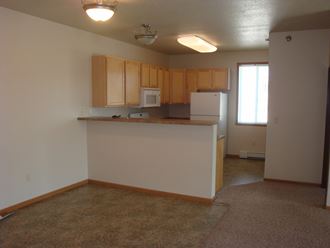 Kitchen Bar at Lakestone Apartments, Minnesota