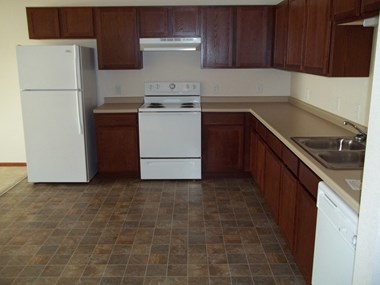 1575 Amber Ave S 3 Beds Apartment for Rent - Photo Gallery 4