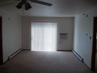 Unfurnished Living Room at Keeneland Village Apartments, Sartell, MN, 55377