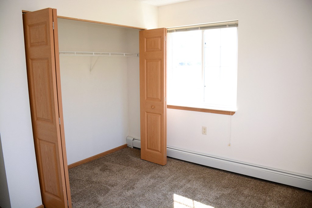 Bedroom at Northridge Apartments, MN, 55063