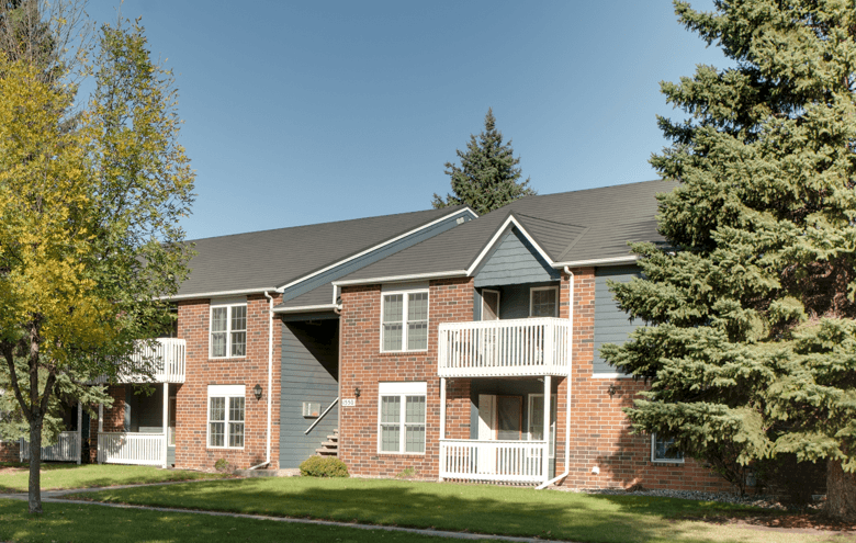 Building exterior at Wellington Townhomes  Apartments, Grand Forks, ND