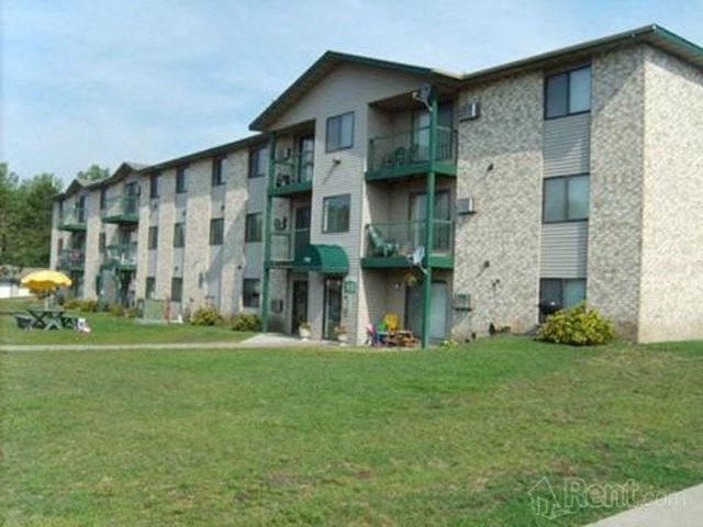Apartment Exterior  at Autumn Hills Apartments, Minnesota