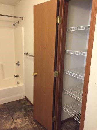 602 Riverwood Dr 2 Beds Apartment for Rent - Photo Gallery 5