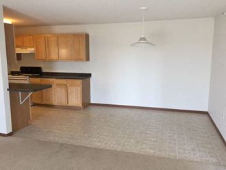 Dining Area at Pelican Heights Apartments - Detroit Lakes, Detroit Lakes, 56501