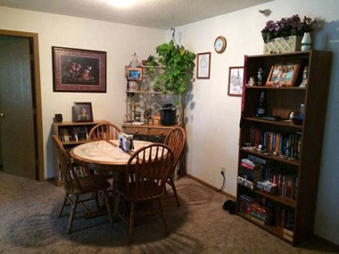 708 12 St SW 103 3 Beds Apartment for Rent - Photo Gallery 5