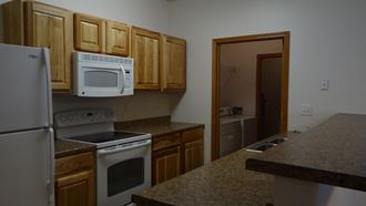 Counter Tops at Courtyard Townhomes, Moorhead - Photo Gallery 2