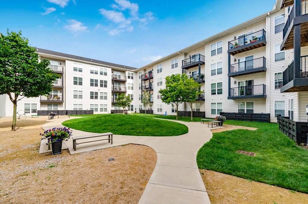 the preserve at city center apartments courtyard and exterior views