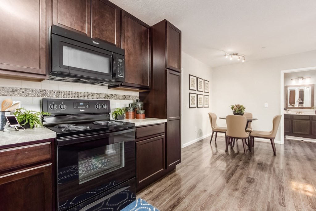 the preserve at ballantyne commons apartments kitchen and dining room