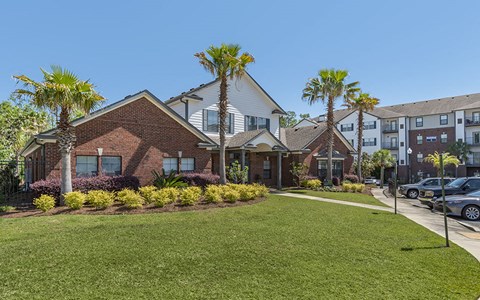 Clubhouse-Leasing Office