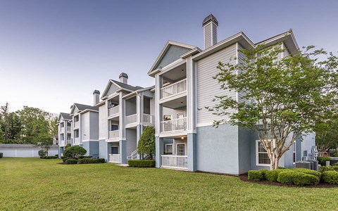 landings at lake gray - exterior