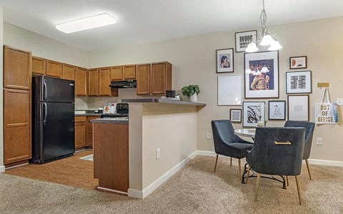 oak 2x2 model kitchen dining