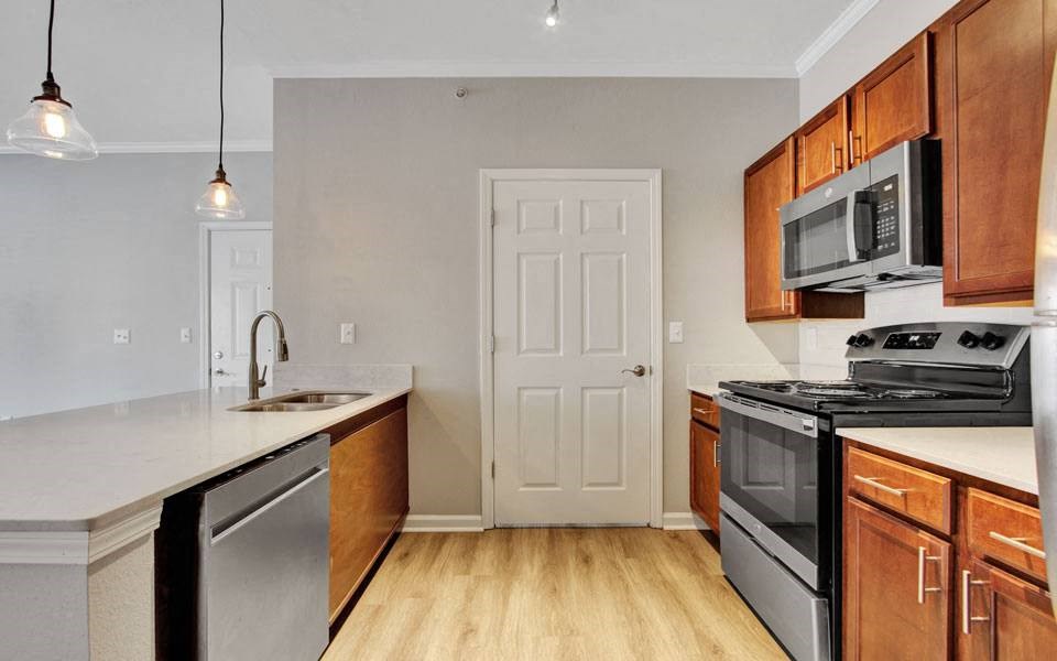 Kitchen with Stainless Steel Appliances at Chenal Pointe at the Divide, Little Rock, AR, 72223