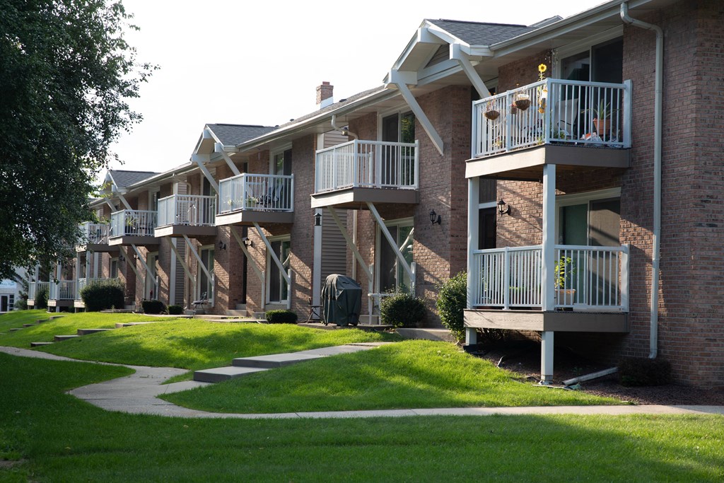 Quality Landscaping at Woodmere Townhomes, Wisconsin