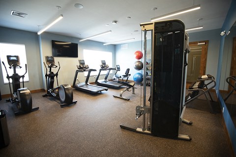 Fitness Center With Modern Equipment at Cedar Place Apartments, Wisconsin